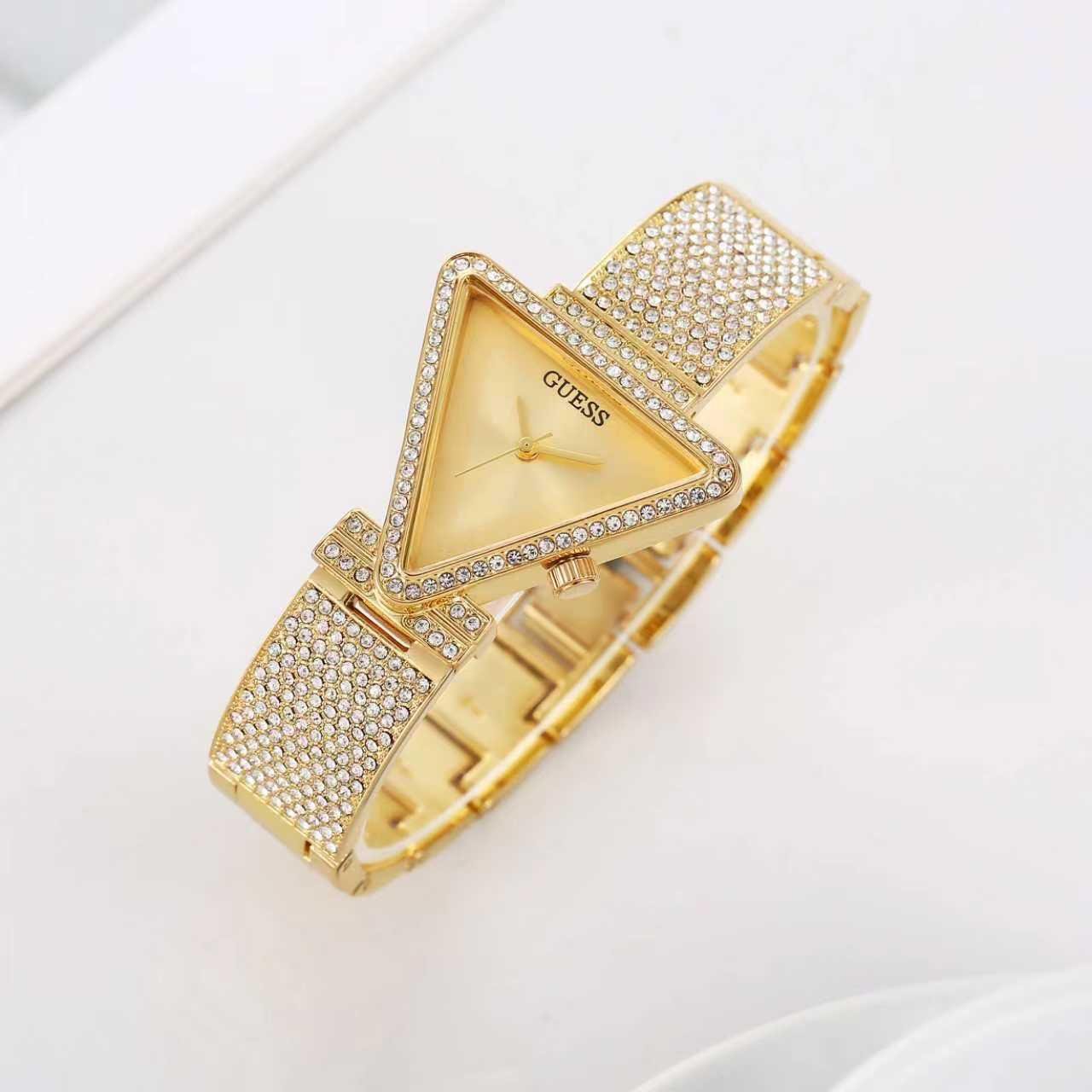 GUES S-Triangle dial
