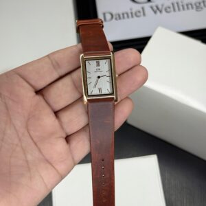 Alternative view of Daniel Wellington - (brown)