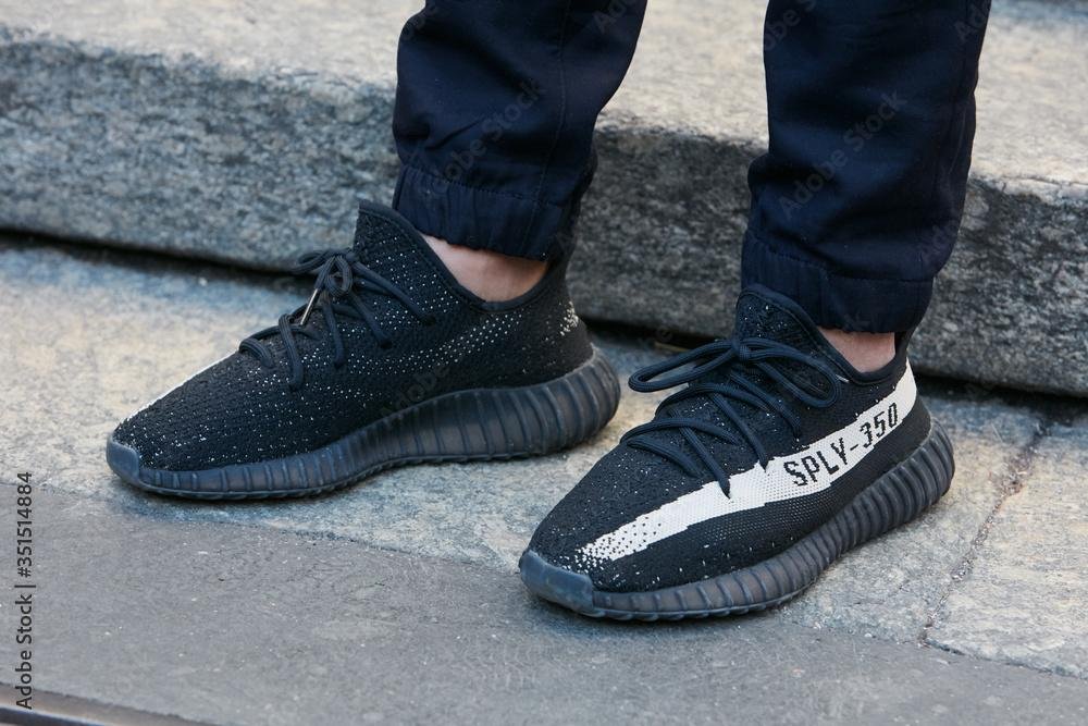Adidas Yeezy 350 V2 - Image 3