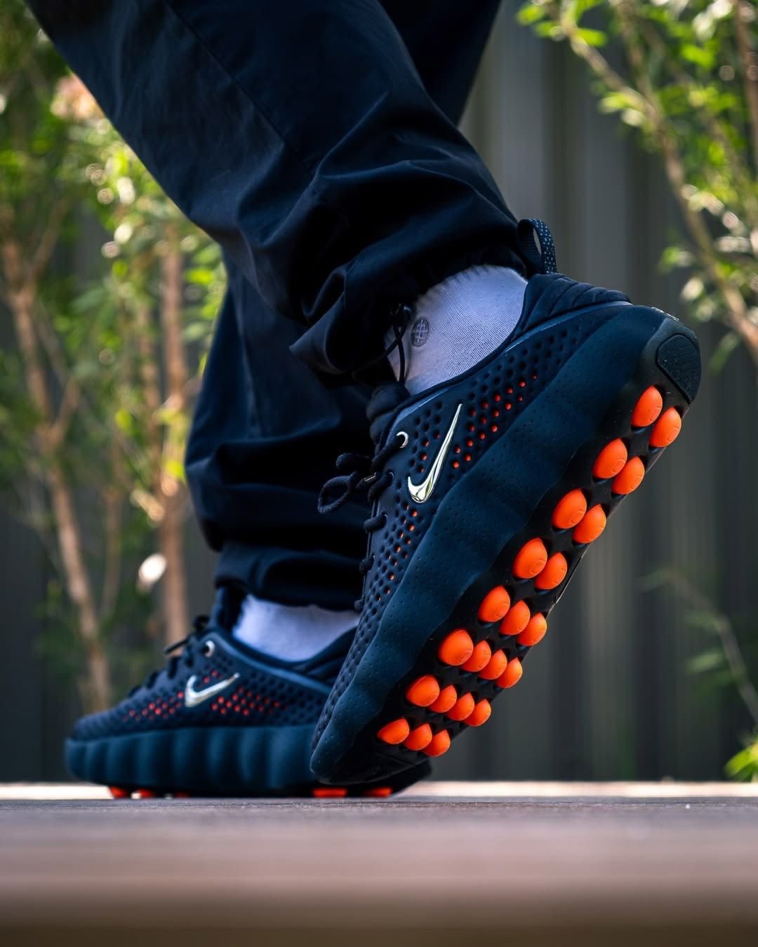 Nikee Mind 002 Black Hyper Crimson - Image 2