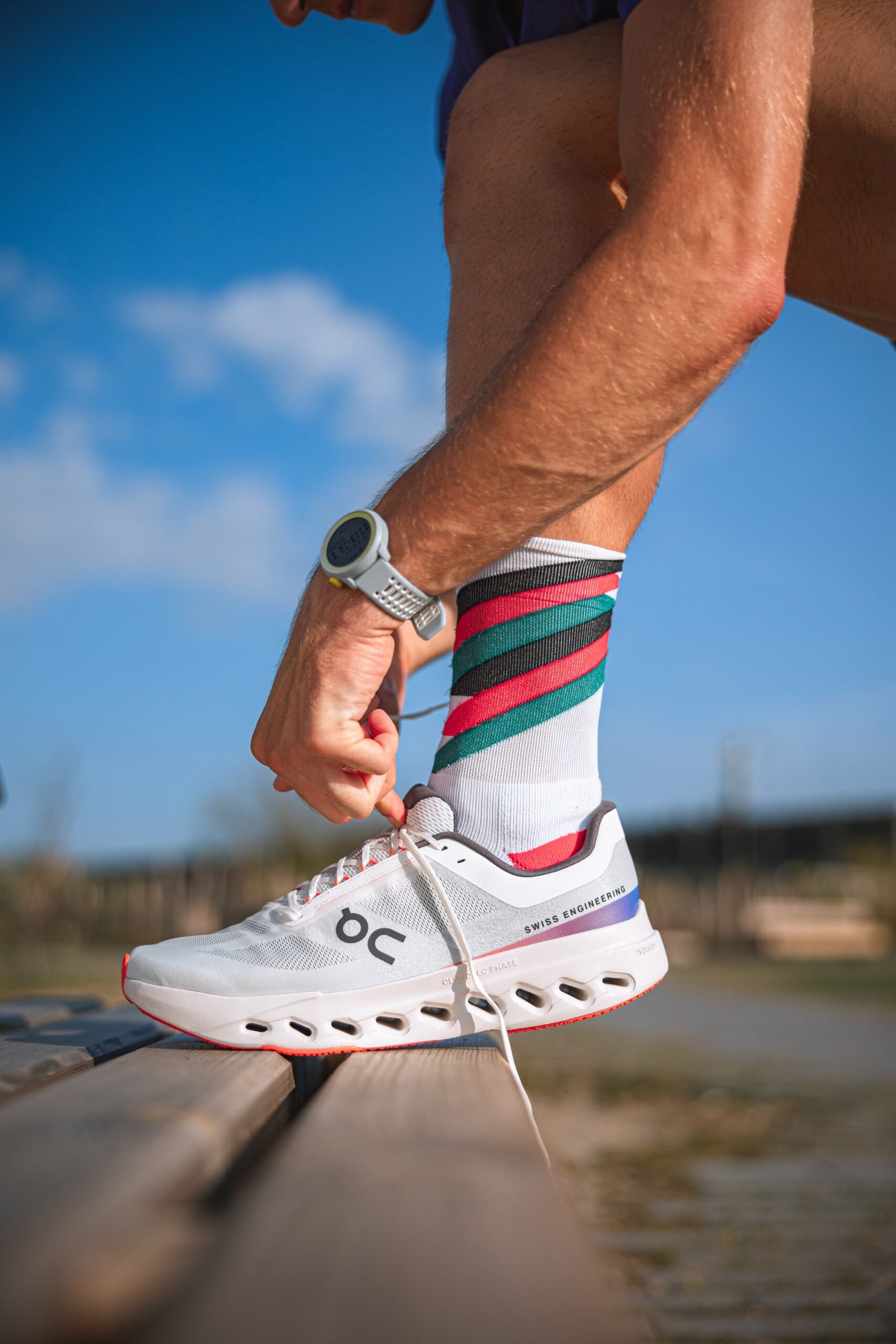 ON Cloudd surfers Next running trainers in white and red - Image 4