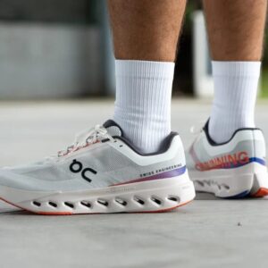 ON Cloudd surfers Next running trainers in white and red