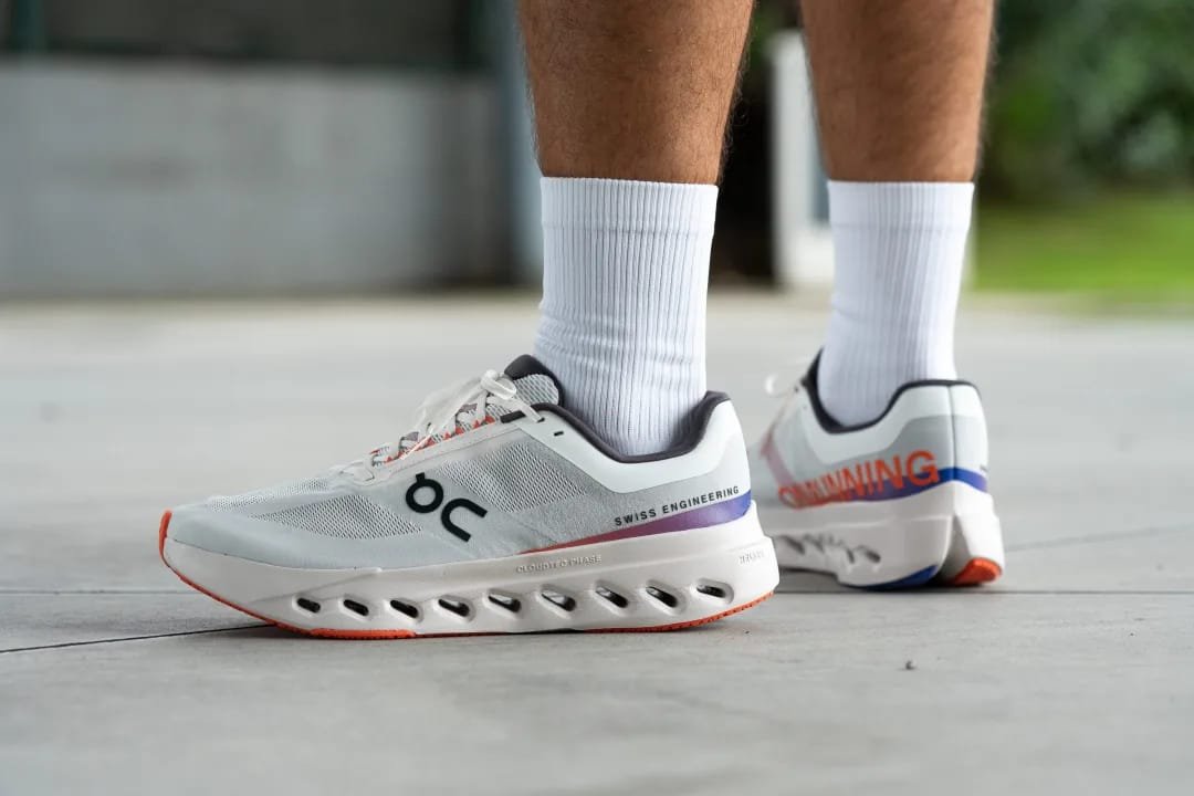 ON Cloudd surfers Next running trainers in white and red