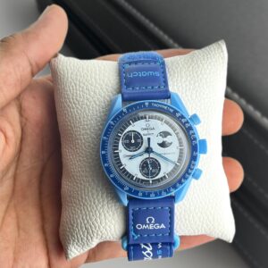 Alternative view of OMEGAA MOON SWATCH