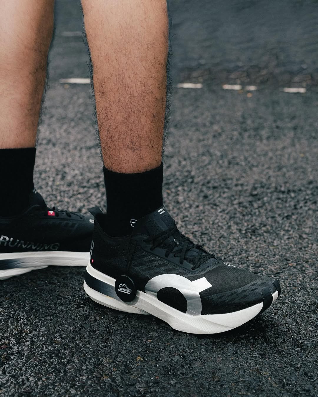 ON Cloudd running shoes - Image 4