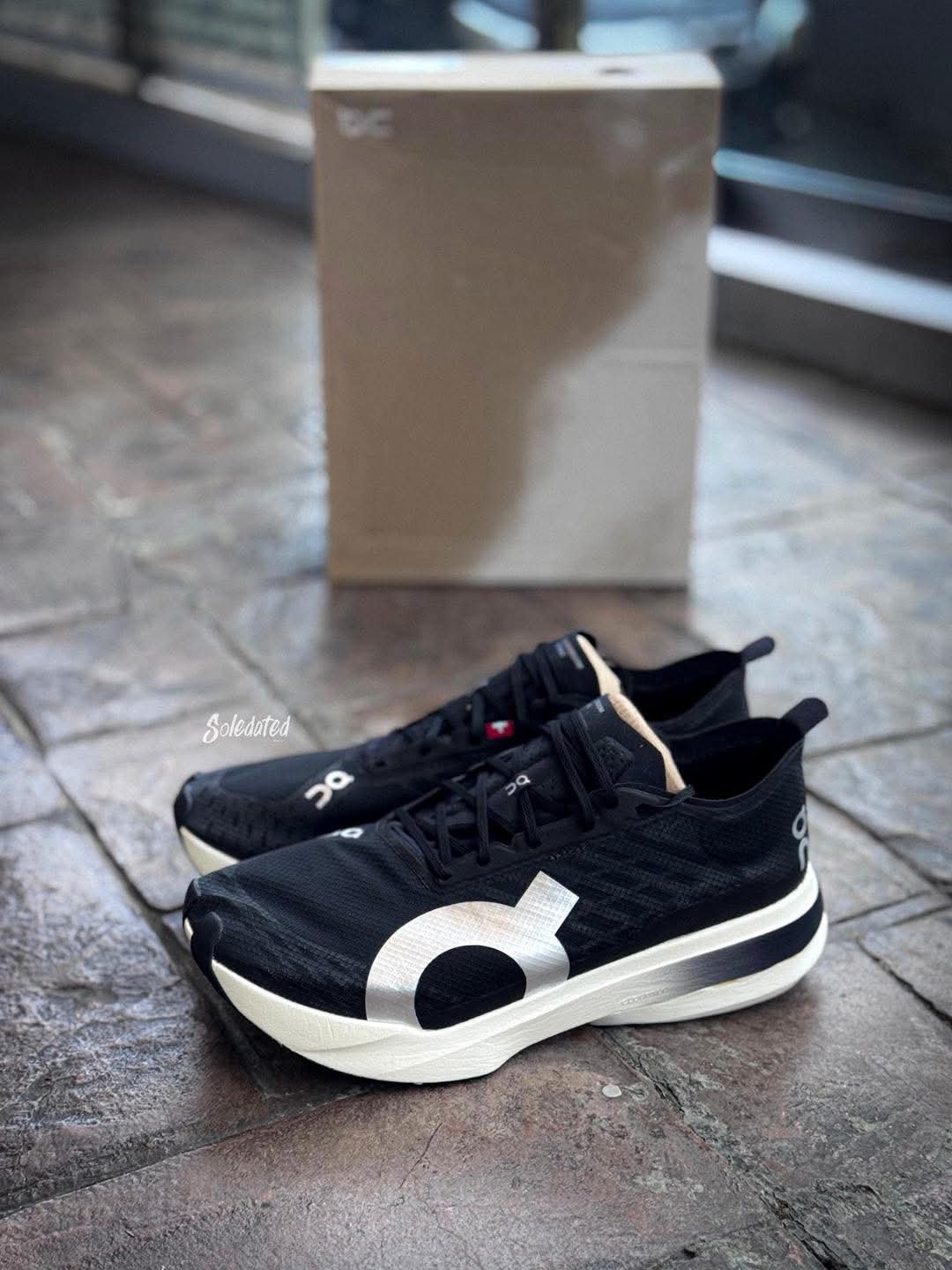 ON Cloudd running shoes - Image 3