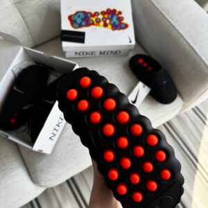 Alternative view of NIKEE MIND 001 SLIDES
