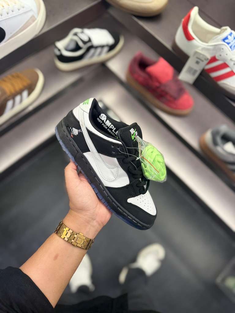 NIKEE SB DUNK NYC PIGEON 3 PANDA