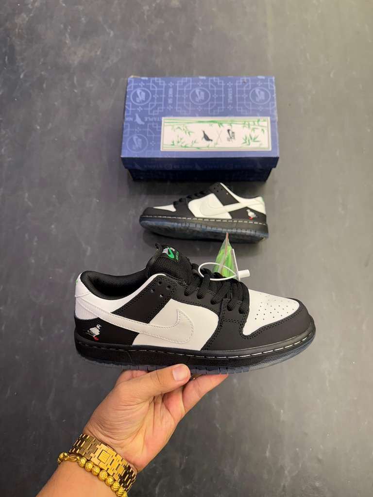 NIKEE SB DUNK NYC PIGEON 3 PANDA - Image 2