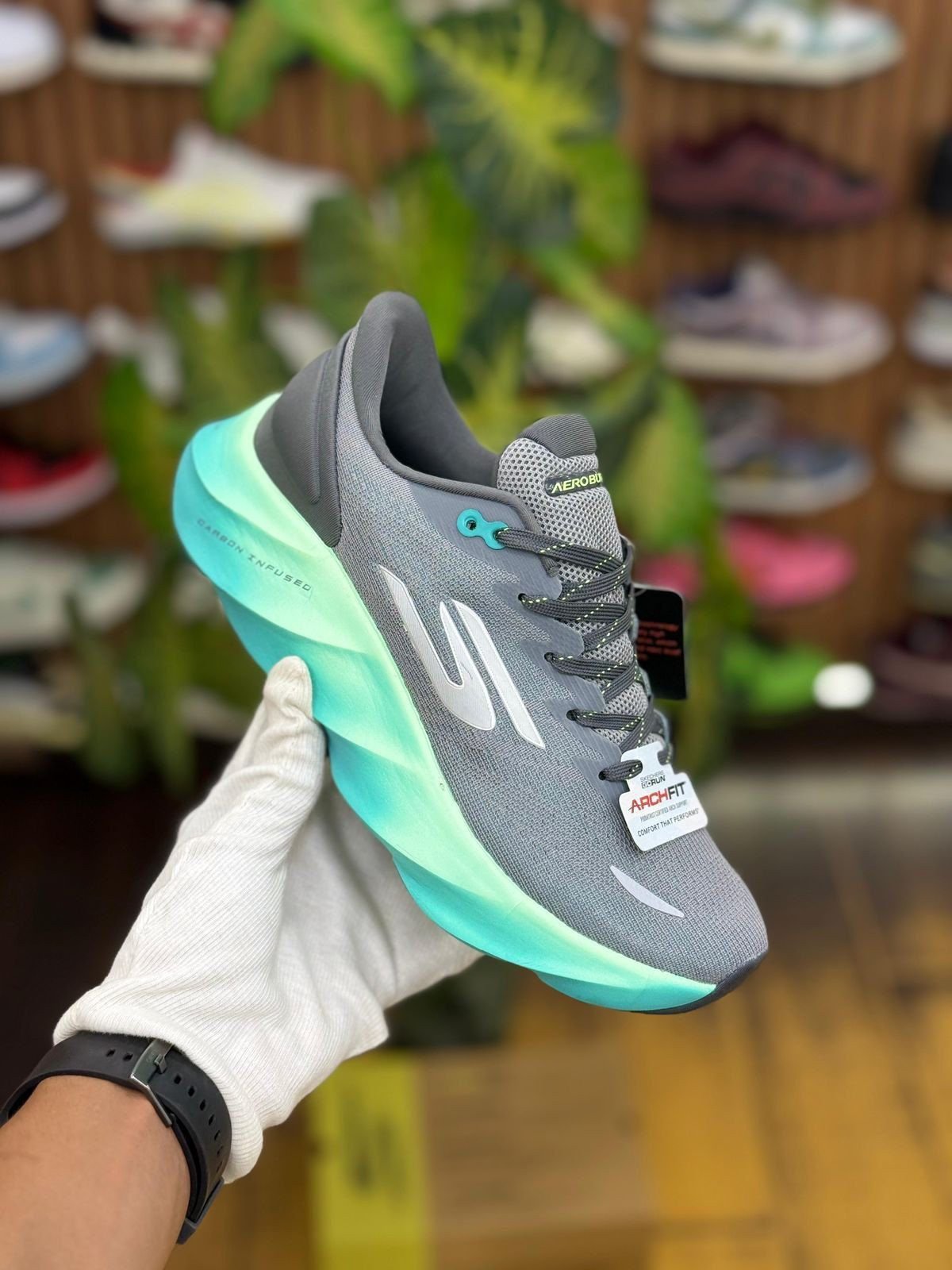 SKECHERS