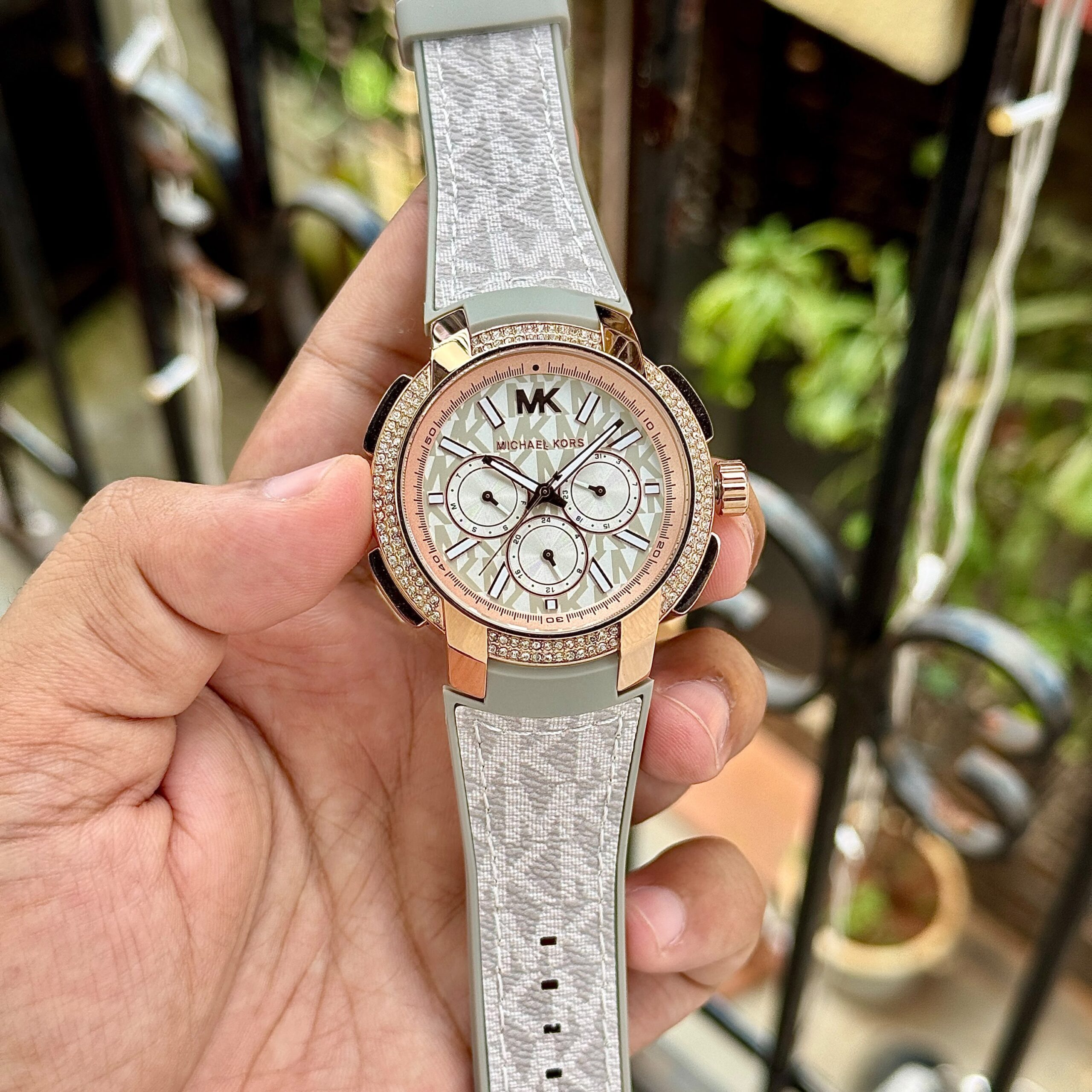 MICHAELL KORSS SIDNEY MULTI-FUNCTION – LUXURY GLAM EDITION