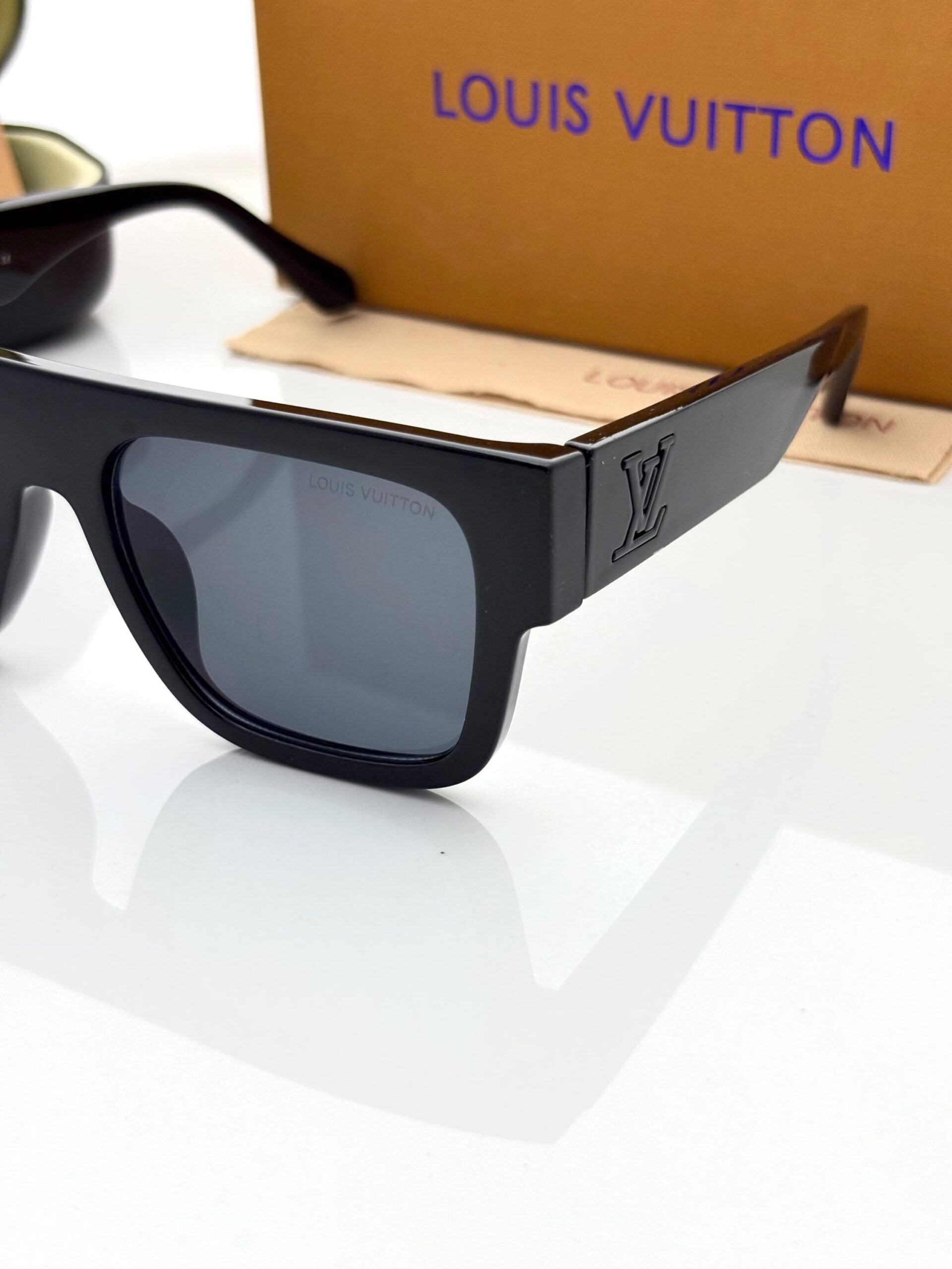 LOUIIS VUITTONN 6026 BLACK - Image 3