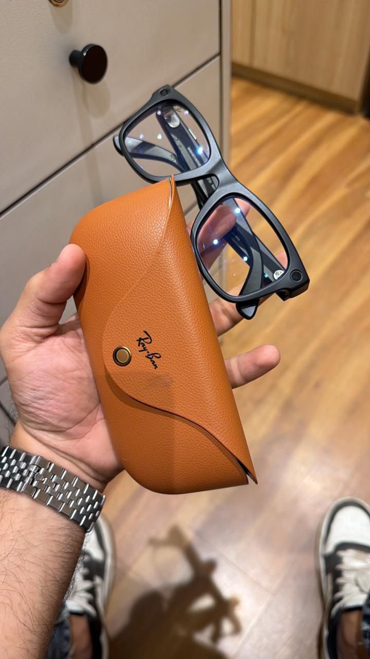 RAYY-BANN META AI GLASSES