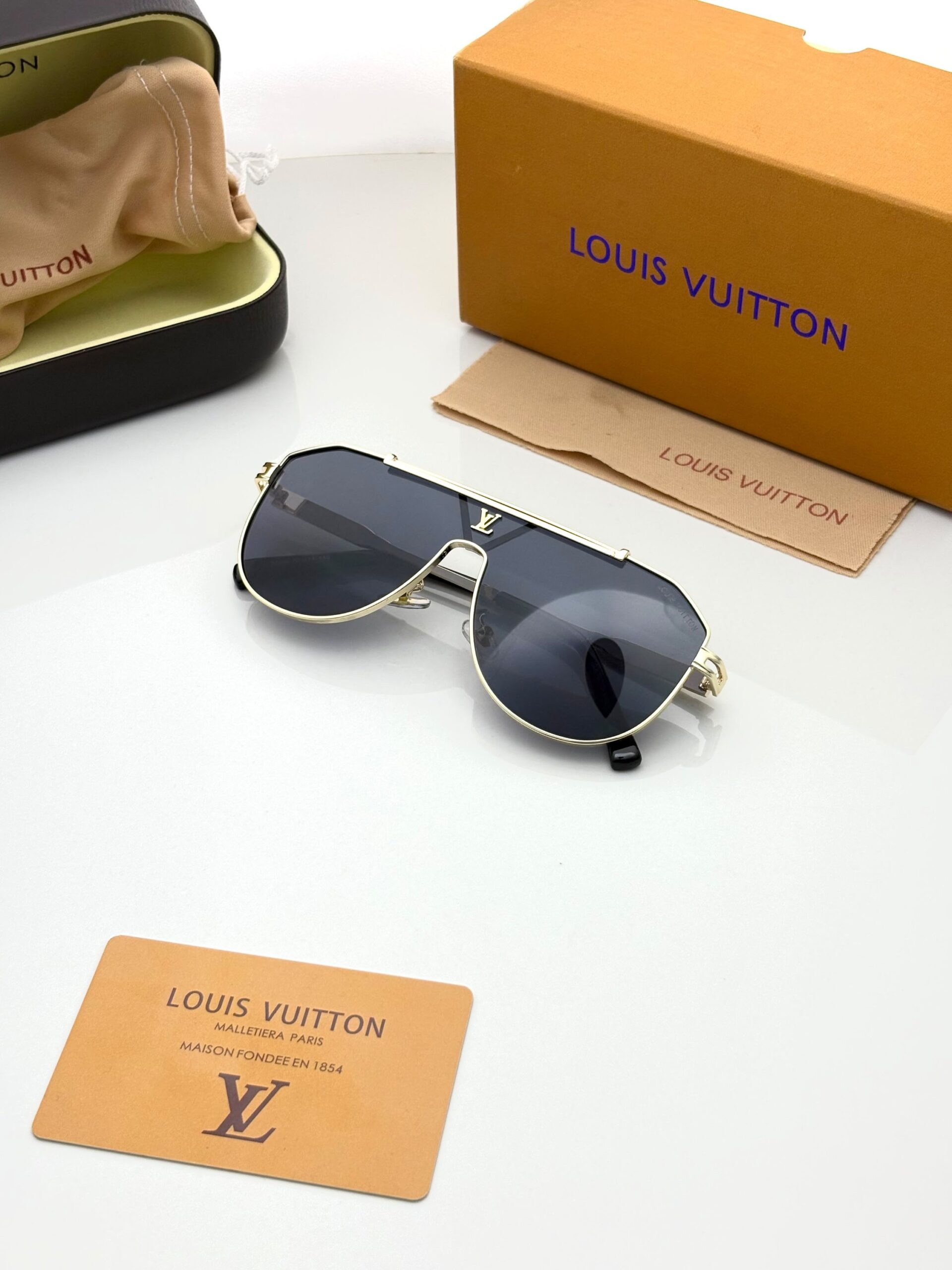 LOUIIS VUITTONN - 22295 GOLDEN BLACK - Image 4