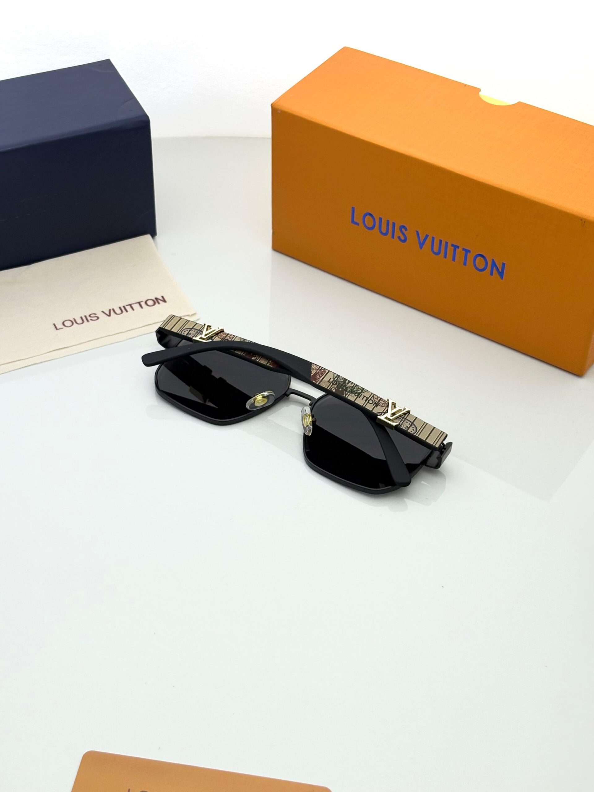 LOUIIS VUITTONN - 24022 BLACK BLACK - Image 4