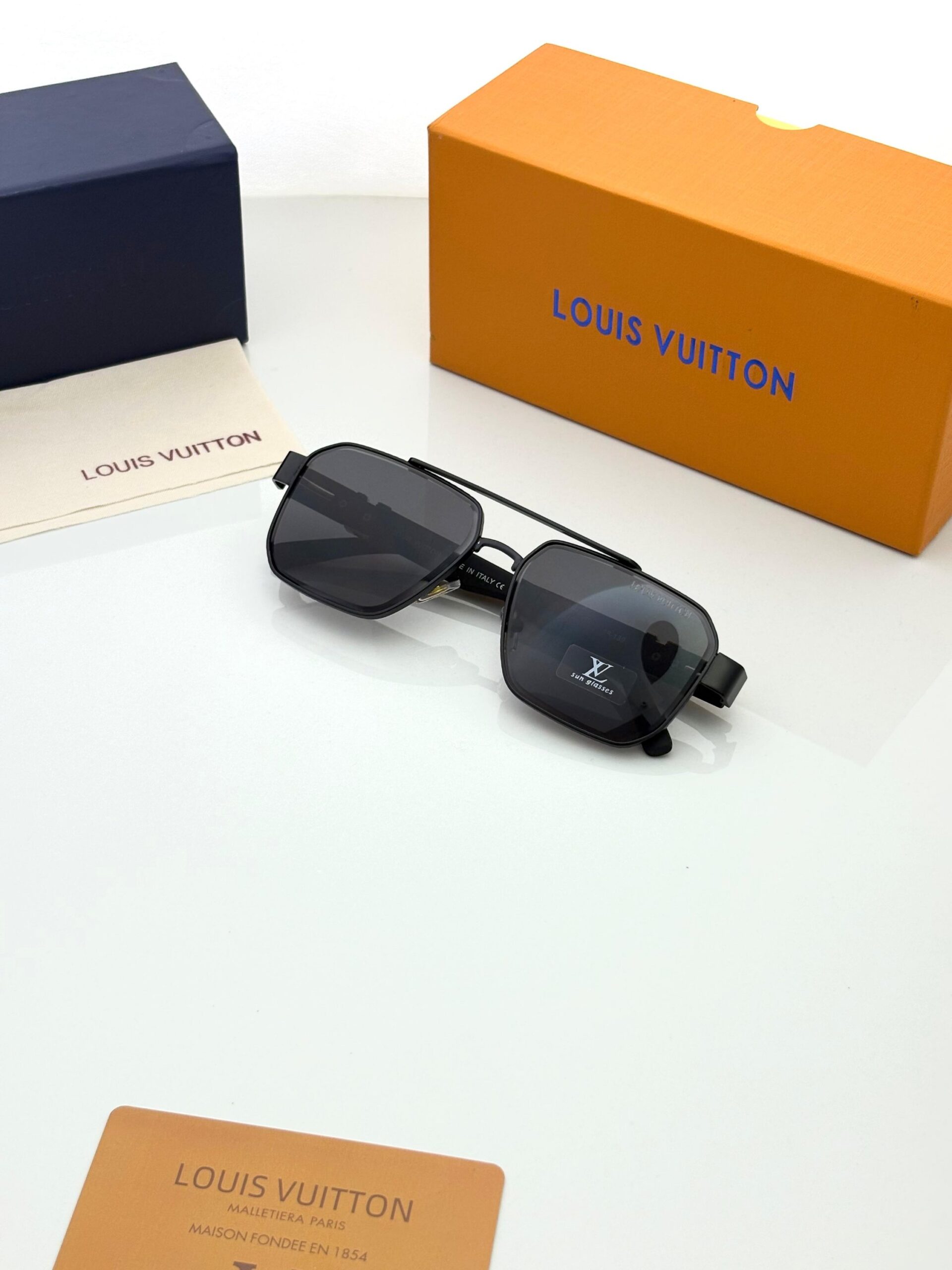 LOUIIS VUITTONN - 24022 BLACK BLACK - Image 5